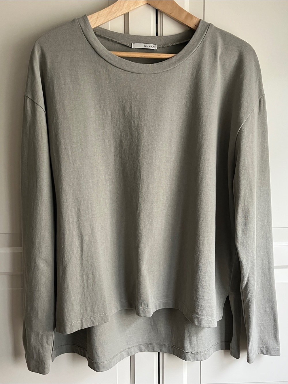 OAK + FORT sage green long sleeve cotton T with drop hem. US M/L